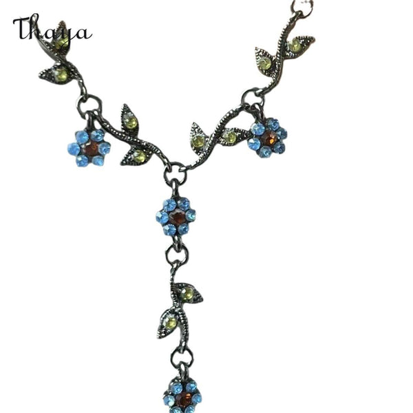 Thaya Elegance Cerulean Bloom Halskette