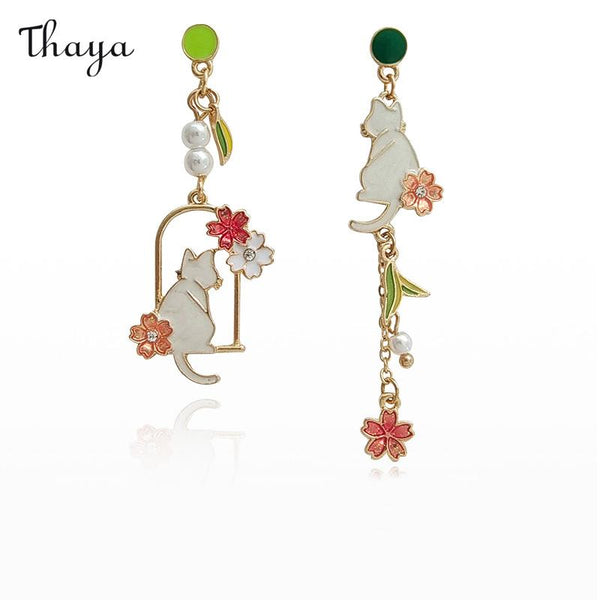 Boucles d'oreilles à pompon en forme de chat mignon Thaya